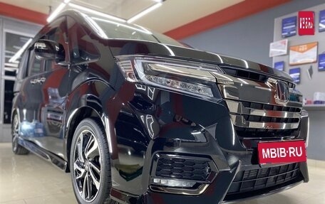 Honda Stepwgn IV, 2017 год, 1 850 000 рублей, 1 фотография