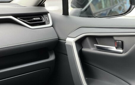 Toyota RAV4, 2025 год, 4 090 000 рублей, 29 фотография