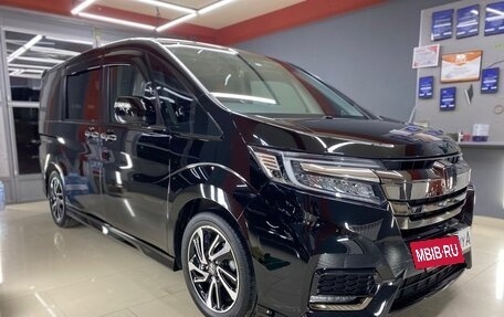 Honda Stepwgn IV, 2017 год, 1 850 000 рублей, 3 фотография