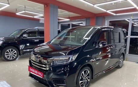 Honda Stepwgn IV, 2017 год, 1 850 000 рублей, 2 фотография