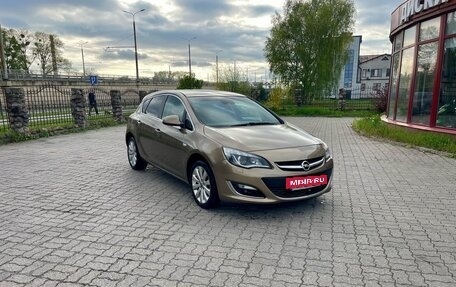 Opel Astra J, 2012 год, 890 000 рублей, 1 фотография