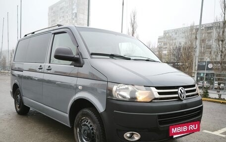 Volkswagen Caravelle T5, 2013 год, 2 400 000 рублей, 2 фотография
