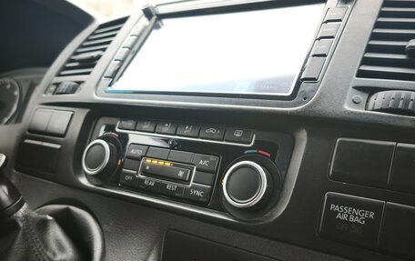 Volkswagen Caravelle T5, 2013 год, 2 400 000 рублей, 16 фотография