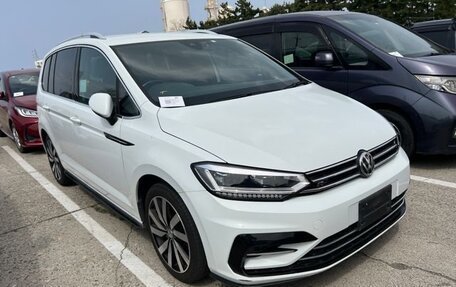 Volkswagen Touran III, 2017 год, 1 200 000 рублей, 1 фотография