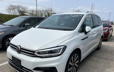 Volkswagen Touran III, 2017 год, 1 200 000 рублей, 2 фотография