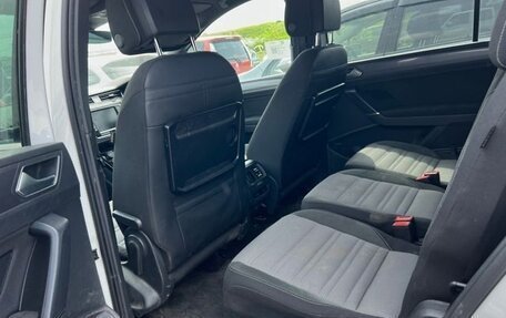 Volkswagen Touran III, 2017 год, 1 200 000 рублей, 32 фотография