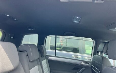 Volkswagen Touran III, 2017 год, 1 200 000 рублей, 33 фотография