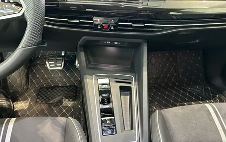 Volkswagen Golf VIII, 2022 год, 2 250 000 рублей, 11 фотография