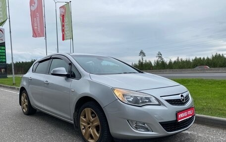 Opel Astra J, 2011 год, 670 000 рублей, 1 фотография