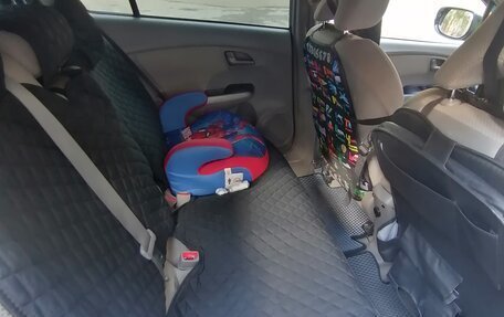 Honda Insight II рестайлинг, 2010 год, 750 000 рублей, 12 фотография