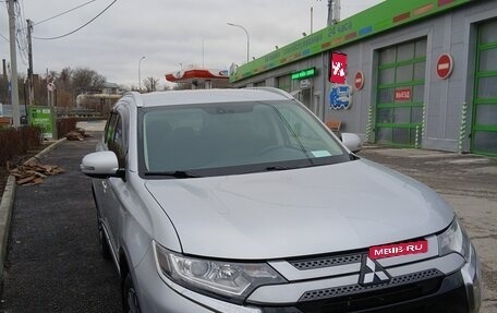 Mitsubishi Outlander III рестайлинг 3, 2018 год, 2 150 000 рублей, 1 фотография