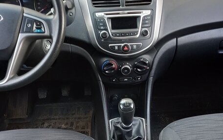 Hyundai Solaris II рестайлинг, 2015 год, 715 000 рублей, 4 фотография