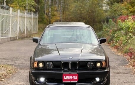 BMW 5 серия, 1988 год, 900 000 рублей, 1 фотография