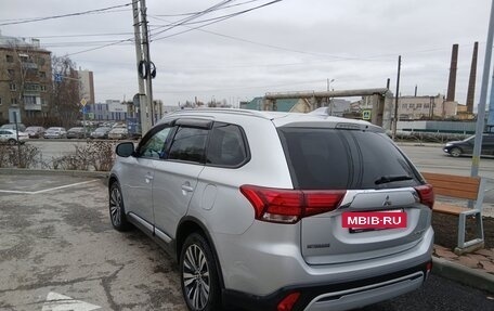 Mitsubishi Outlander III рестайлинг 3, 2018 год, 2 150 000 рублей, 3 фотография