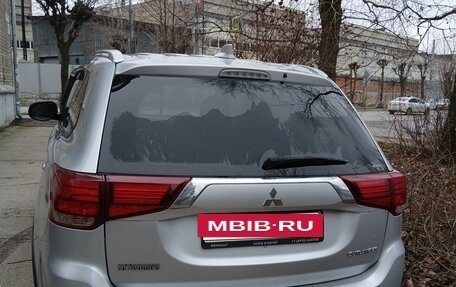 Mitsubishi Outlander III рестайлинг 3, 2018 год, 2 150 000 рублей, 8 фотография