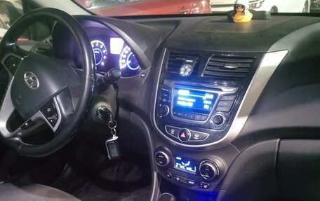 Hyundai Solaris II рестайлинг, 2014 год, 985 000 рублей, 7 фотография