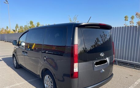 Hyundai Staria, 2021 год, 5 000 000 рублей, 3 фотография