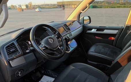 Volkswagen Multivan T6 рестайлинг, 2019 год, 4 800 000 рублей, 8 фотография