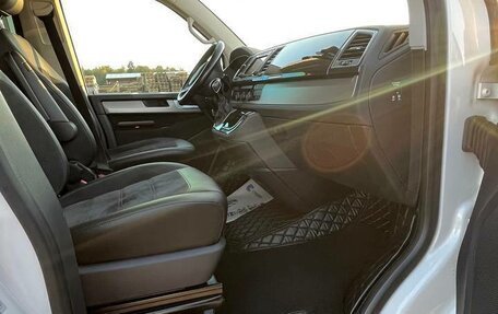 Volkswagen Multivan T6 рестайлинг, 2019 год, 4 800 000 рублей, 9 фотография