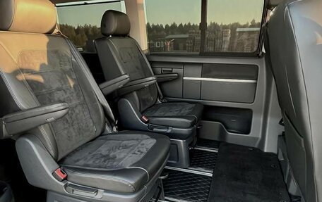 Volkswagen Multivan T6 рестайлинг, 2019 год, 4 800 000 рублей, 10 фотография