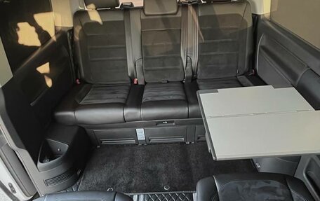 Volkswagen Multivan T6 рестайлинг, 2019 год, 4 800 000 рублей, 12 фотография