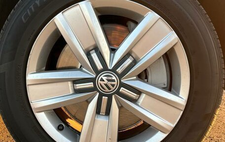 Volkswagen Multivan T6 рестайлинг, 2019 год, 4 800 000 рублей, 19 фотография