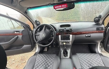 Toyota Avensis III рестайлинг, 2004 год, 750 000 рублей, 3 фотография