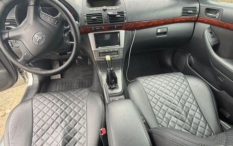 Toyota Avensis III рестайлинг, 2004 год, 750 000 рублей, 4 фотография