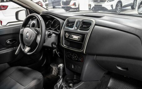 Renault Logan II, 2015 год, 920 000 рублей, 10 фотография