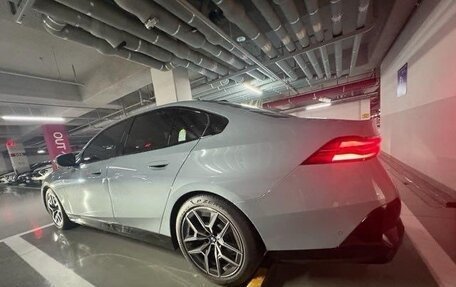 BMW 5 серия, 2024 год, 6 900 000 рублей, 2 фотография
