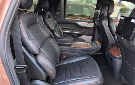 Lincoln Navigator, 2025 год, 17 000 000 рублей, 6 фотография