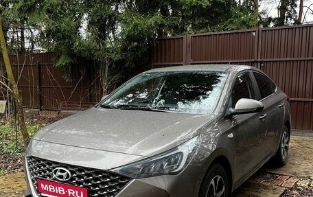 Hyundai Solaris II рестайлинг, 2022 год, 2 000 000 рублей, 1 фотография