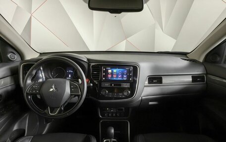 Mitsubishi Outlander III рестайлинг 3, 2019 год, 2 765 000 рублей, 11 фотография