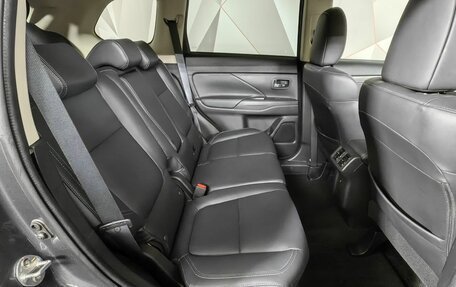 Mitsubishi Outlander III рестайлинг 3, 2019 год, 2 765 000 рублей, 13 фотография