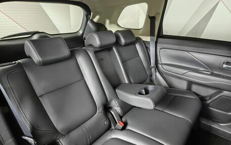 Mitsubishi Outlander III рестайлинг 3, 2019 год, 2 765 000 рублей, 14 фотография