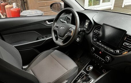 Hyundai Solaris II рестайлинг, 2022 год, 2 000 000 рублей, 2 фотография