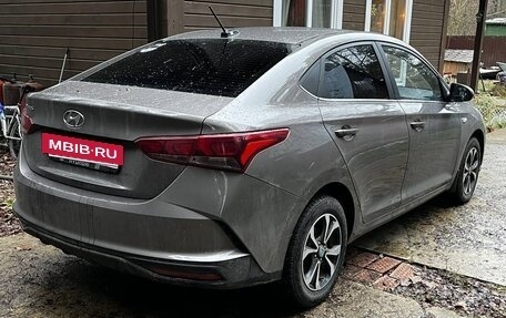 Hyundai Solaris II рестайлинг, 2022 год, 2 000 000 рублей, 4 фотография