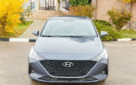 Hyundai Solaris II рестайлинг, 2021 год, 1 800 000 рублей, 2 фотография