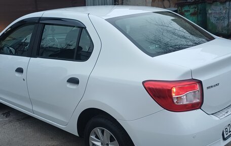 Renault Logan II, 2017 год, 950 000 рублей, 3 фотография