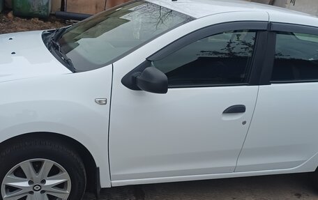 Renault Logan II, 2017 год, 950 000 рублей, 2 фотография