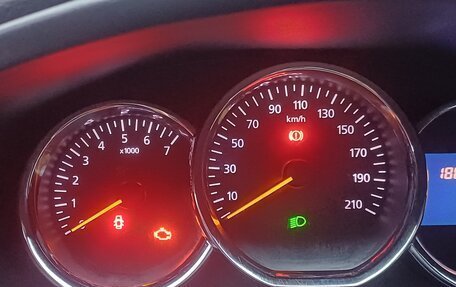 Renault Logan II, 2017 год, 950 000 рублей, 10 фотография