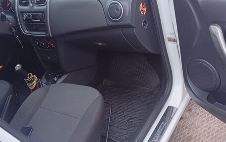 Renault Logan II, 2017 год, 950 000 рублей, 7 фотография