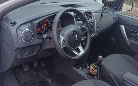 Renault Logan II, 2017 год, 950 000 рублей, 11 фотография