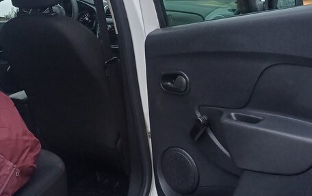 Renault Logan II, 2017 год, 950 000 рублей, 9 фотография