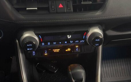 Toyota RAV4, 2021 год, 3 900 000 рублей, 11 фотография