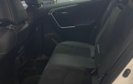 Toyota RAV4, 2021 год, 3 900 000 рублей, 12 фотография