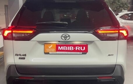 Toyota RAV4, 2021 год, 3 900 000 рублей, 3 фотография