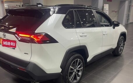 Toyota RAV4, 2021 год, 3 900 000 рублей, 4 фотография