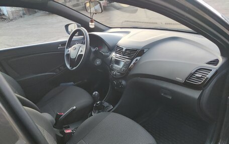 Hyundai Solaris II рестайлинг, 2016 год, 1 000 000 рублей, 5 фотография