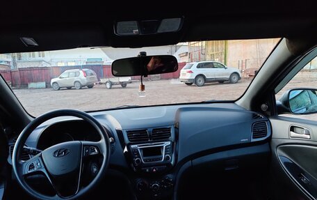 Hyundai Solaris II рестайлинг, 2016 год, 1 000 000 рублей, 6 фотография